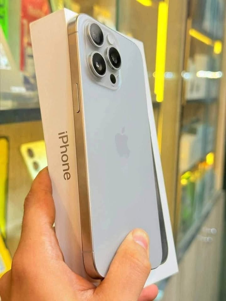 للبيع iPhone 15 pro max
بطارية 90 ذاكرة 256GB
كارتونة موجودة 
السعر 1050 
مكاني النجف ***********

