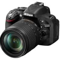 نيكون D5200 • عدسة 18-55 • نظيفة