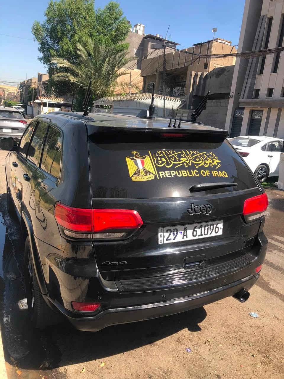 السلام عليكم جيب لاريدو 17 للبيع مستعجل بدون ضرر فقط بالعراق تكمه خلفيه والباب طعجه ع بارد مصلحه ومصبوغه قطعتين سعر 180 للاتصال ***********
