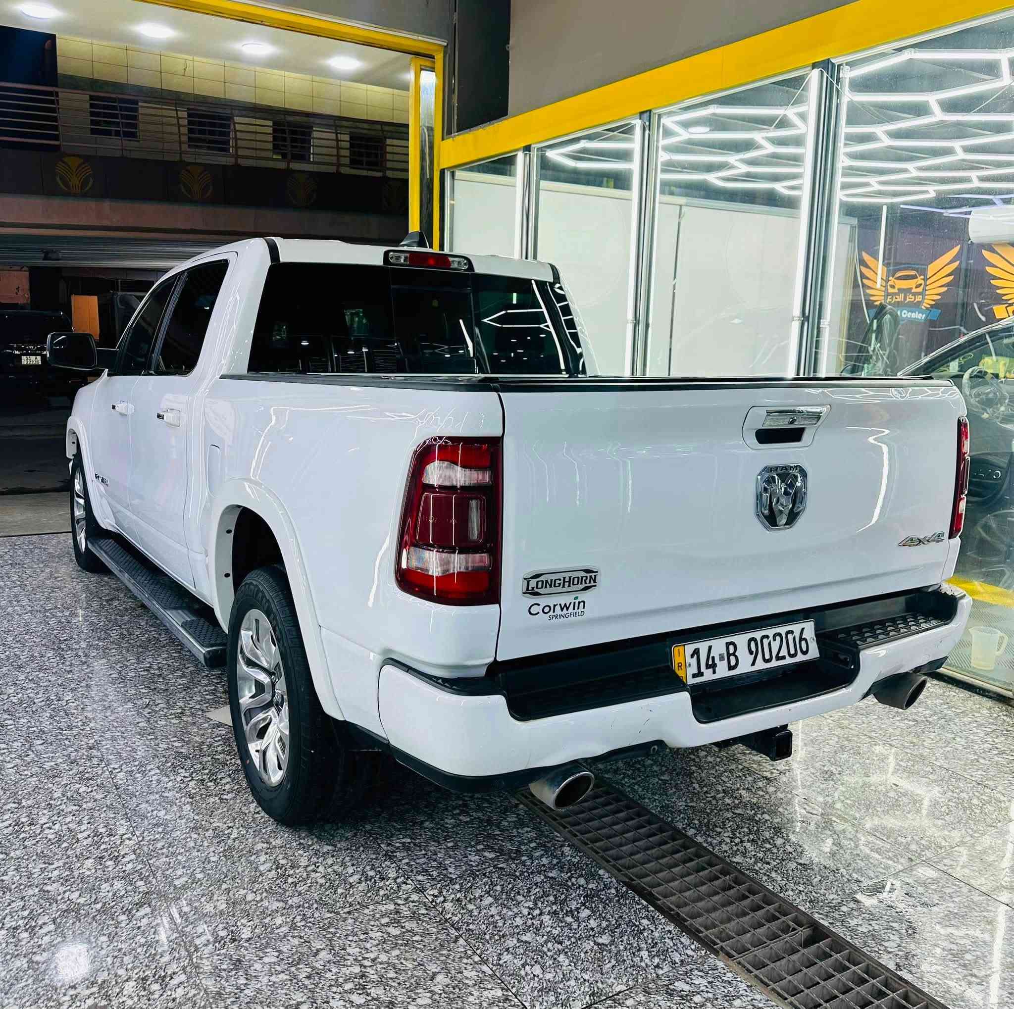 رام 1500 لمتد لونك هورن (وارد امريكي)
موديل 2022
محرك V8 5.7L HIMI
العداد: 129000KM
البدي مكفول من الصبغ ماعدا مقدمه البنيد.

المواصفات :
* دفع رباعيx4. 
* رادار تفاعلي مع مانع تصادم. 
* نقطة عمياء. 
* تحذير الخروج عن المسار.
كامره خلفيه.
* لوحة القیادة دیجیتال.
* شاشة عرض لوحة القيادة على الزجاج الأمامي. 
* لمسات داخليه من الخشب.).
* دوسات جانبية.
* المصابيح الأمامية زنون.
* كشافات الضباب زنون. 
* المصابيح الأمامية والمصابيح الخلفية LED. 
* دخول ذكي (بصمة). 
* تشغيل عن بعد.
* مقاعد من الجلد الفاخر. 
* المقاعد كهربائية مع ميموري.
* المقاعد الأمامية تبريد وتدفئة. 
* المقاعد الخلفية تبريد وتدفئة. 
* شاشة كبيرة.
* نظام ملاحة نفكيشن GPS.
حساسات امامية وخلفية..
* مانع تصادم امامي. 
* مكيف خلفي.
*محدد سرعة.
* ويل كروم قياس 20 انج.
* نظام اطفاء وتشغيل اوتماتيكي.
* مرايا كهربائية جانبية من الكروم قابلة للطي كهربائيا.
* شاحن موبايل لاسلكي (واير ليس).
* الشباك الخلفي كهربائي. 
* باب الصندوق كهربائي.
* امكانية تعديل ارتفاع دواسات البنزين والبريك.
* هاند بريك كهربائي.
* حساسات امامية. 
* حساسات خلفية. 
* مرايا مع خاصية التعتيم الذاتي. 
* مساحات تخزين إضافية تحت المقاعد
گفر للبدي
حادثها فقط مشط ستيرن وتم تبديله وبارد بالجاملغ ومقدمه البنيد بارد وصبغ قليل تكدر تحصل صور الحادث من خلال رقم الشاصي.
السعر 320$ وبيها مجال.

التواصل مراسله علئ الواتساب فقط 
***********
