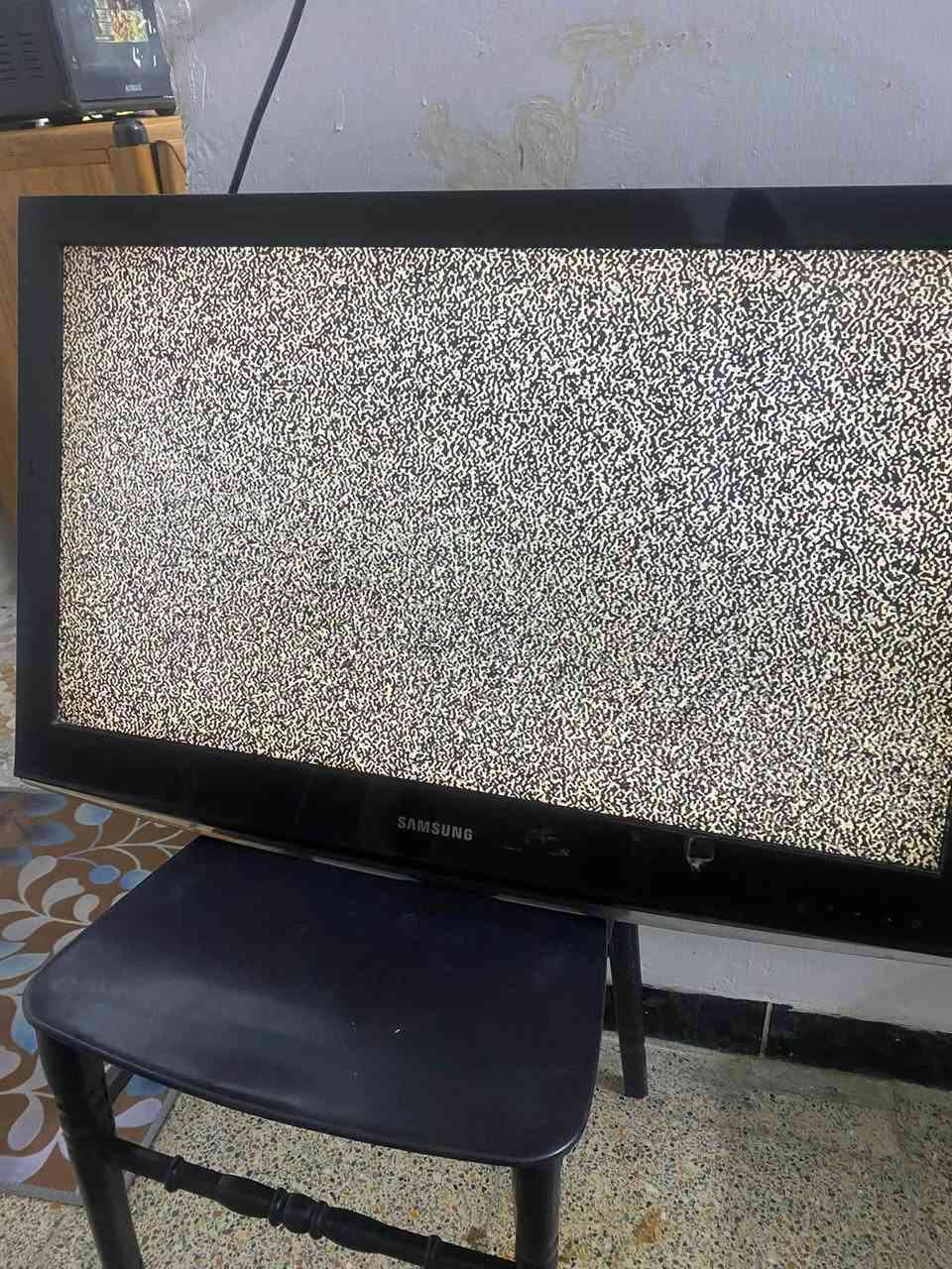 شاشه سامسونك اصليه
ثقيله حجم ٣٢ شغله مداخله تصليح عدد مخارج بيه 
نضيفه كلش كلشي مناقصه  حته ستاند تعليك بيه  
سعر ٥٠ ألف قفل عنوان الاعظميه ***********
