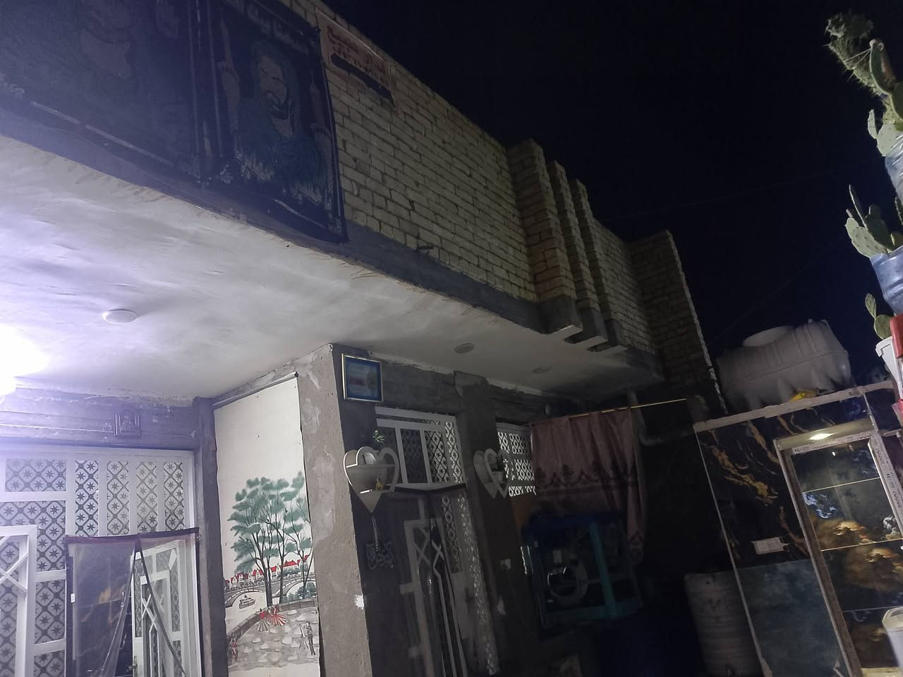 سلام عليكم بيت البيع المساحه ميتين متر قرب حسينيت شيخ وهاب شغل كله درجه وله رقم الهاتف ***********
