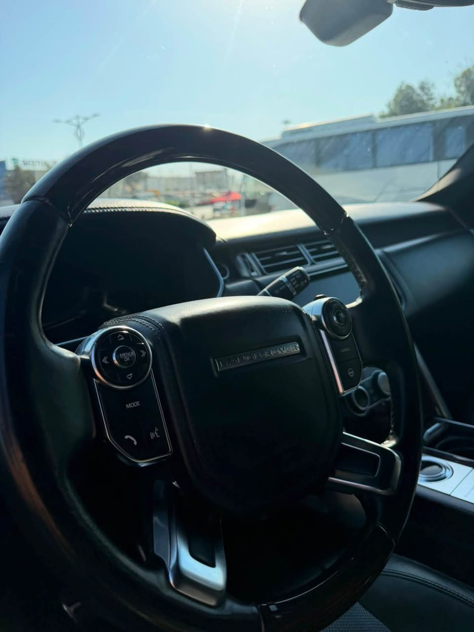 بسم الله الرحمان الرحيم.  RANGE. ROVER.  موديل ٢٠١٧. فول فول موصفات. كندي ئوتوبايكراف. محرك ٨ بستن  كيرمحرك بشرط مامفتوح  سنويه بسمي تحويل وكاله مباشر. سياره ضمان دعاميه لدعاميه.  بشرط بس شويه pdr. باب خلفي.  مكانك سليمانيه.   سعر ٢٧١$. مجال. *********** Singapore
