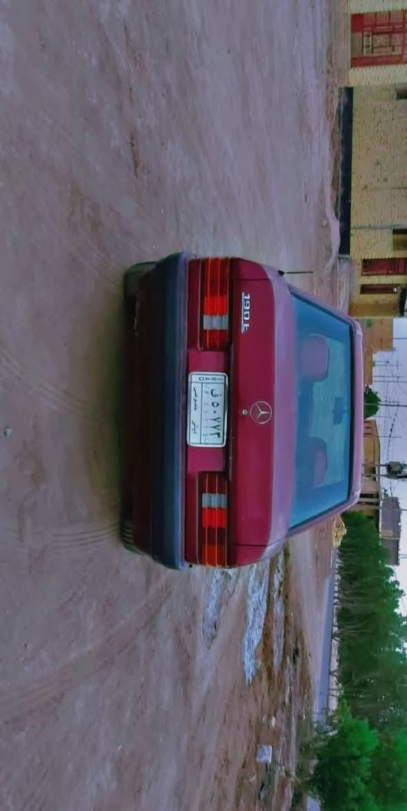 السلام عليكم
سياره للبيع مارسدس

موديل 1992

كير اوتوماتيك 

محرك ونجي 6سلندر

ويل كب

رقم ديالى

جام كهربائي 

مكان الناصرية

السعر 22 قفل
***********
