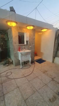 بيت مساحته 100 5في 20 يم مولده احمد السوداني يم طاقه بيت مرتب بي صاله ...