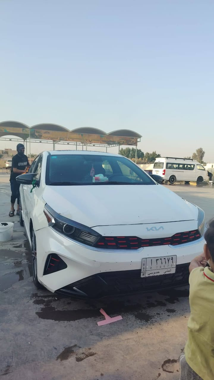 السلام عليكم سياره فورت رقم  مثنى معوقين بعد سنه وحده وتصير حره اعلا  فئه  بل فورتي  جيتي  فول واحد ع واحد  قطعتين تبريد  موديل 22 لون ابيض صدفي الاستفسار تصل برقم وبيك خير وتدلل***********
