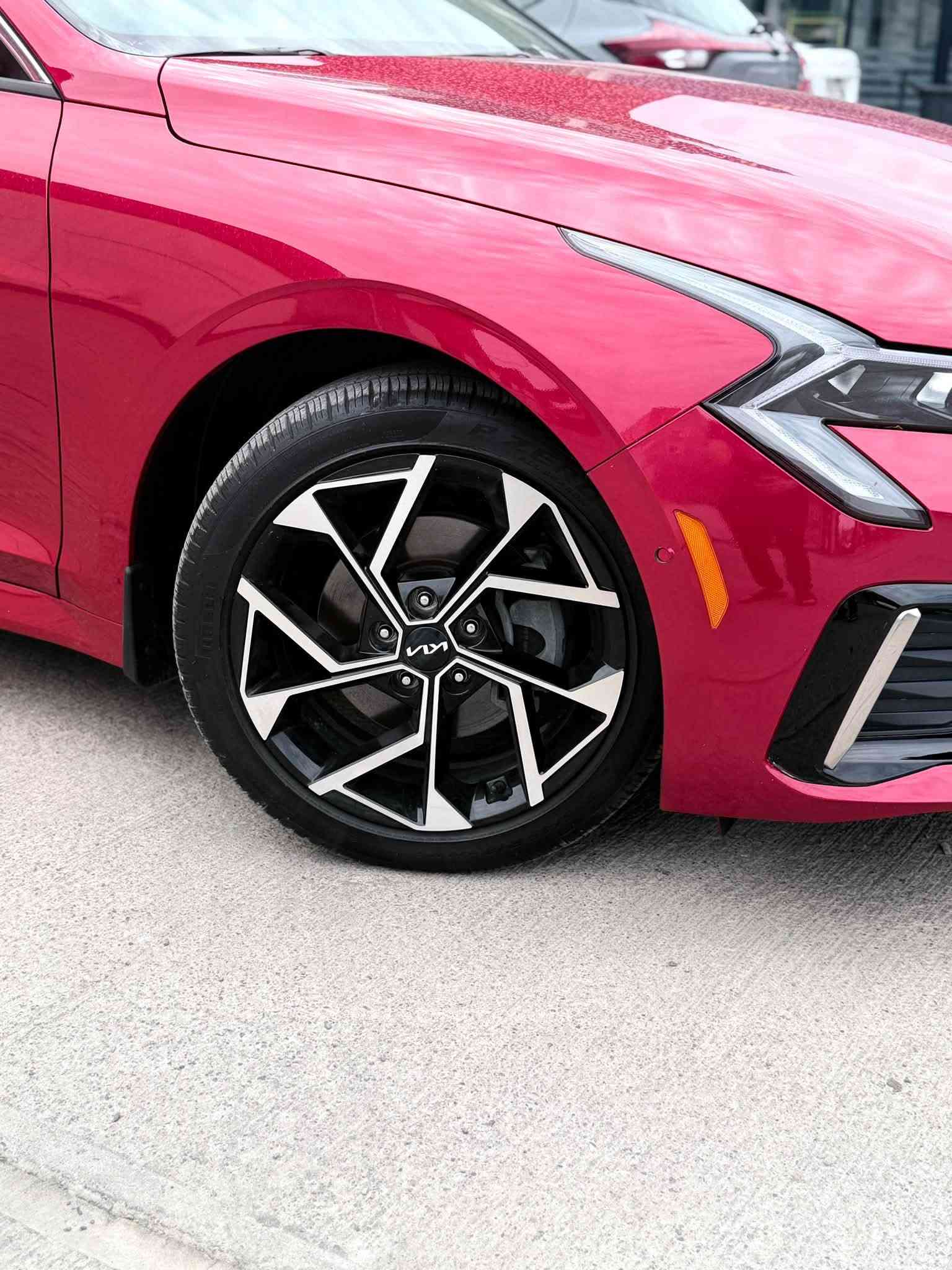 KIA K5 EX 2025
كيا K5 EX موديل 2025 – فول فول مواصفات 1/1

• ماشية فقط 9 آلاف كم
• محرك 2.5 لتر
• كير أوتوماتيك 8 سرعات مع شفتات ستيرن
• 5 كاميرات + كاميرا دوارة 180 درجة
• كشنات جلد، تدفئة وتبريد
• كشنات خزن وميموري
• بانوراما
• بصمة أبواب وصندوق
• تشغيل عن بعد
• شاشة كبيرة تدعم كار بلاي وأندرويد
• شحن لاسلكي
• مثبت سرعة ومثبت ستيرن
• قيادة ذاتية
• تحديد مسار
• رادار أمامي وجانبي وخلفي
• سايد بريك بصمة
• أوتو هولد
• جامات أوتو
• مودات قيادة: نورمال، سبورت، سبورت بلاس، كوستم
• تبريد بيانو وتبريد قطعتين مع تحكم من الشاشة
• عدادات رقمية تتغير حسب وضع القيادة
• كيجات تعرض حرارة الدهن والتيربو والعزم
• نظام صوتي BOSE
• ليدات أمامية وخلفية
• السيارة فول فول مواصفات وبعد بيها هواي مواصفات
• الضرر فقط شبر بالباب
• رقم كاتي، تترقم أربيل
السعر : 207$
للاستفسار:
***********

***********

