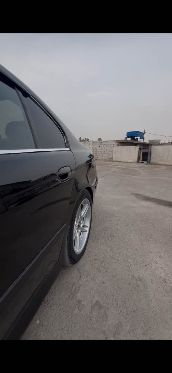 بي ام 528i • ٢٠٠٠ • غاز وبنزين
