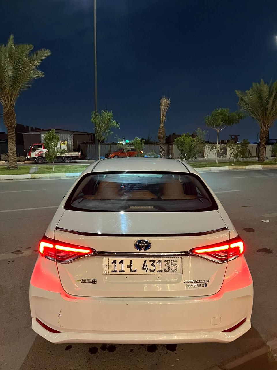 كورلا هايبرد • فتحة سقف • جلد قرميدي