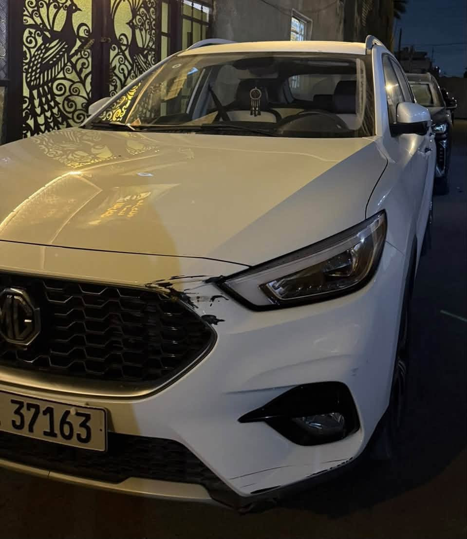 السلام عليكم ورحمة الله وبركاته
‎ MG نوع ZS موديل 2024 
 رقم بغداد
السيارة ماشية حقيقي ( 14الف )
السيارة بيها (طخه دعاميه الأماميه بسيطه) وباقي السيارة كفالة عامة بعدها بلضمان الشركة
مواصفات السيارة
واحد على واحد 
* الموديل: MG ZS 2024
*البانوراما سقف 
* محرك: 1500 اقتصادي 
* اللون: ابيض 
* ناقل حركة: أوتوماتيك
*  تشغيل بصمة + دخول ذكي
* بصمة ابواب
* ستيرن جلد ( تحكم جهتين ) 
* حاكية للإتصال والرد على المكالمات
* بلوتوث + USB
* شاشة لمس كبيرة متعددة الوسائط (اندرويد اوتو + كار بلي)
* كامرة خلفية دوارة 
* حساسات خلفية 
* هاند بريك دكمة 
* نظام اوتو هولد 
* نظام نزول منحدرات
* بصمة عدد ( 2 )
* تبريد قطعتين + تدفئة 
* لايت زنون عالي + ناصي
* لدات نهاري 
* بك لايت LED
* مرايا كهرباء + اشارات بالمري 
* كشافات هالوجين
* مثبت سرعة ESP
* مانع انزلاق المكابح APS
* حساسات نظام مراقبة ضغط الإطارات TBMS
* جنوط أصلية 
* ويل كب عدد ( 5 )
* ايرباك AIR BAG عدد ( 2 )
* حاملات اكواب عدد ( 6 )
* سبير منازل من الجنطة ولا مفتوح + المعدات كاملة الأصلية غير مفتوحة
السعر المطلوب ( 140 $ ) بيها مجال بسيط 
مكان السيارة بغداد / الامين الثانية
رقم الهاتف / ***********

نص مكتوب في الصور:
- هاي الطخه فقط
