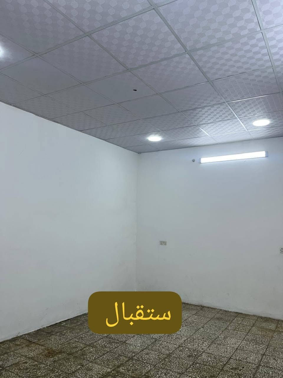 بيت اللايجار موجد 100 متر
شارع مطار سيدين جديد شارع 
السبيس قرب مكتب أبو أسد الكرعاوي العقار 
غرفتين صاله ستقبال مطبخ حمام
*********** وتساب أبو أسد ☎️
***********وتساب أبو علي☎️

نص مكتوب في الصور:
- مطباخ
- ستقبال
- غرفه
- صاله