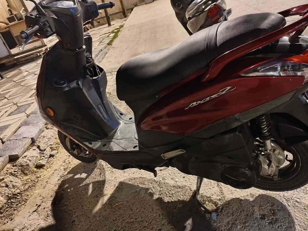 السلام عليكم دراجه اكزز Z حديث دراجه بلاديه مكفوله كفاله عامه نكره دراجه مثل ماموضح بالمنشور دراجه جديده معدلهة ماشالله يخبل صوت محركها مينسمع دراجه نشطه سعرهة مليون و250 مكاني البياع شرطه الخامسه متواجد واتساب ومازنجر *********** ابيع من باب بيتي
