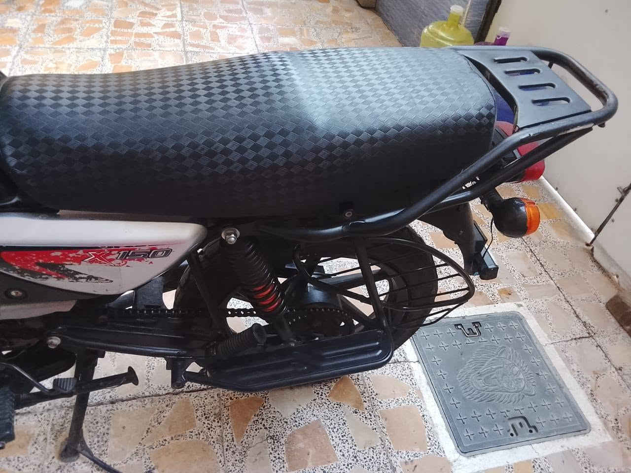 السلام عليكم دراجه بوكسر موديل 23 بدون اوراق اكبل لك اياها قانونين وعشائريا مكفوله.. دراجه بيها شغلتين...؟الشغله الاولى دبلات.. والشغله الثانيه تنظيف كربريتر.. السعر 950 بيها مجال حك الجيه.. المكان المدائن الجعاره...***********
