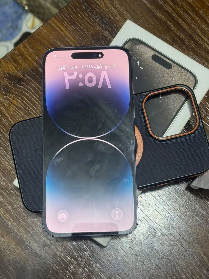 iPhone 14  Pro Max سلام عليكم 
بطـاريه 88  جهاز مكفول ماعدا الضهر
256 
جهاز شحن فول 
بدون ملحقات 
سعر ٧٧٥ بي مجال حق جيه إني خادم ❤️  متوازي ع بيعه
***********
