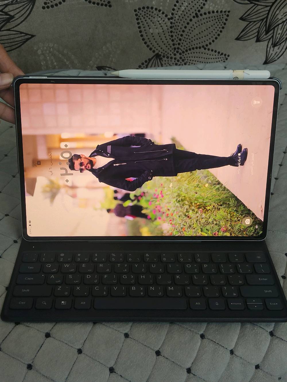 ايباد هونر مجك باد 2  
جهاز قوي كلش ومفول مواصفات
يفيد اهل الالعاب والبثوث والمونتاج وبالاخص الدراسة لان بي كل مجموعة برامج الدروية والوورد والاكسل وكلشي تحتاجة حتى الاوتو كاد
ومشغل عليه لعبة GTA 5 باعلى جرافيك وبدون اي تقطيع

معالج سناب 8s gen 3
ذاكرة 256 و عشوائية 20 كيكا
شاشة نوع اوليد 3K
بطارية 10050 ملي امبير
شحن سريع 66 واط

مميزات الذكاء اصطناعي ما احجيهن لان مايخلصن كلش هواي تكدر تبحث عليه وتشوفهن

جهاز نظافتة 95%
بي شخوط بسيطة بالشاصي فقط
واللاصق الي مخلي بضهر الجهاز لغرض تثبيت قطعة التبريد فقط 
ملحقاتة كاملة بدون نقص

قلم اصلي وكيبورد اصلي وكيبل وشاحن اصلي كله مال وكالة

وكارتون البكج كامل موجود

سعره 800 الف قفل
اقبل مراوس ب ايباد M4 وانطي فرق بسيط 
مكاني بغداد
رقمي واتساب ***********