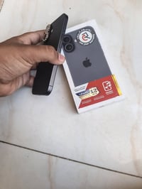 ايفون 17عادي جهاز اخو الجديد مستعمل اقل الشهر  ايسم ذاكره ٢٥٦بطاريه ١٠...