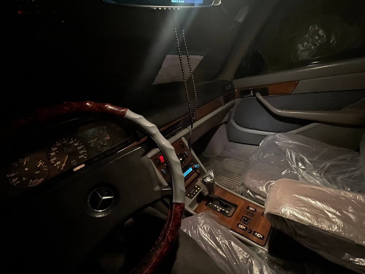 سلام عليكم مرسيدس اصل 1991 300SE بغداد بسمي 
تحويل موباشر
غرفه مخمل 
تخم ترات جداد
لون مميز (زرق شذري) مميز
دبل مروحه
سايد روف طكتين
جام ربعه كهرباء
دبل فيت بم
اريل كهربائي
مكينه بلادي جديده عنكبوت اسود
اكسل حداده كله جديد
مصبوغه عام فقط للجماليه بدون اي ضربه
ملاحضه: تبريد فقط نقصه غاز فقط 
مكان بغداد الحسينيه الراشديه
الاستفسار:***********
ملاحضه:: السياره مال جناي مجودره وطبكه ستعمال قليل كلش كلش السيراه احله من بل صوره
