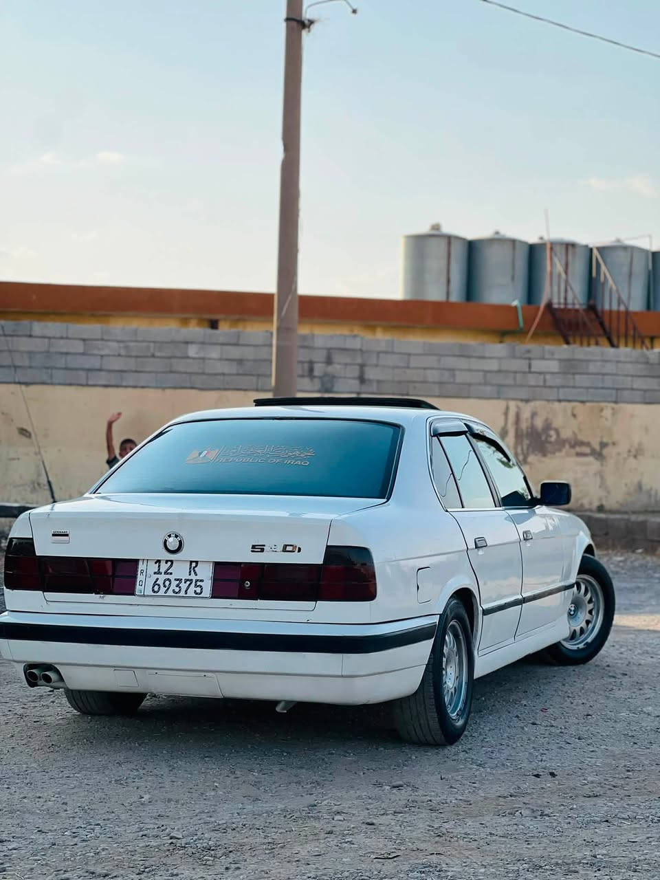 للبيع بي ام الحجم 530 رقم نينوى بسمي السياره حيل نضيفه بجم عريض   مكينه فل    وكير شرط كير اوتو   عل فحص  صدر امامي خلفي كله جديد كهربايات كلها       شغاله تايرات نص عمر  موديل 1991السياره كاربون بانزين بيها لايت زينول  العنوان موصل جانب اليمن السعر  47وبيهامجال للشراي للستفسار ***********اسيا ***********
