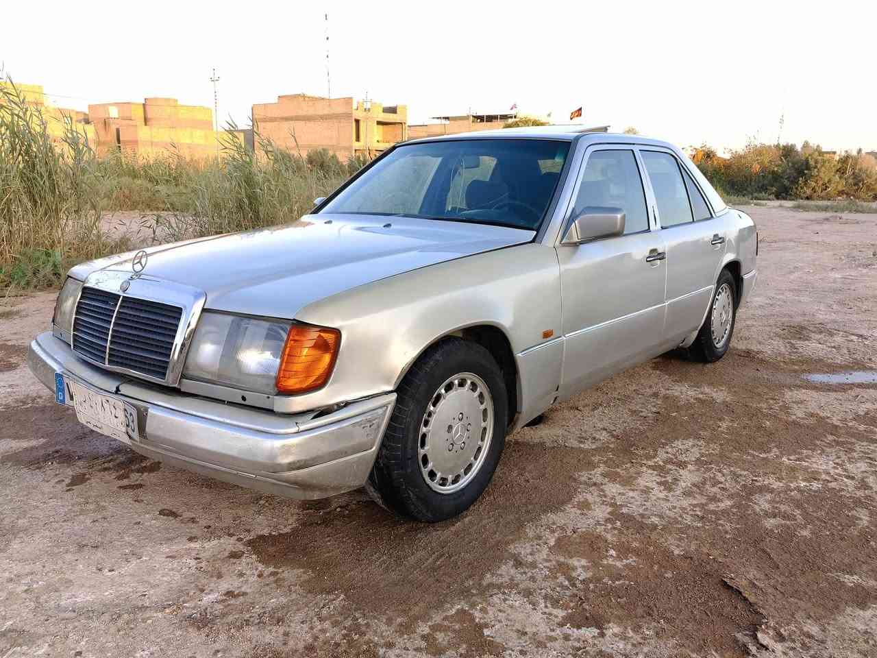 السلام عليكم .🇩🇪 مرسيدس دب 🇩🇪 1993 
السعر 43 روقه وبيها مجال قليل  ⭐
مكينه وكير بلادي 300 عنكبوت جديد ✅
تخم تاير جديد  + تخم ويل مميز بلادي 🥇⭐
كهربائيات شغاله + لايت زنون ثلجي 🔦
تحويل ثاني يوم   ♻️✅ 
حداديه جديده 100% 
سيارة حلوة وسعرها مناسب شرط تطلع ترايل وين ميعجبك 
العنوان النجف حي النداء 
*********** الشراي يتصل فقط
