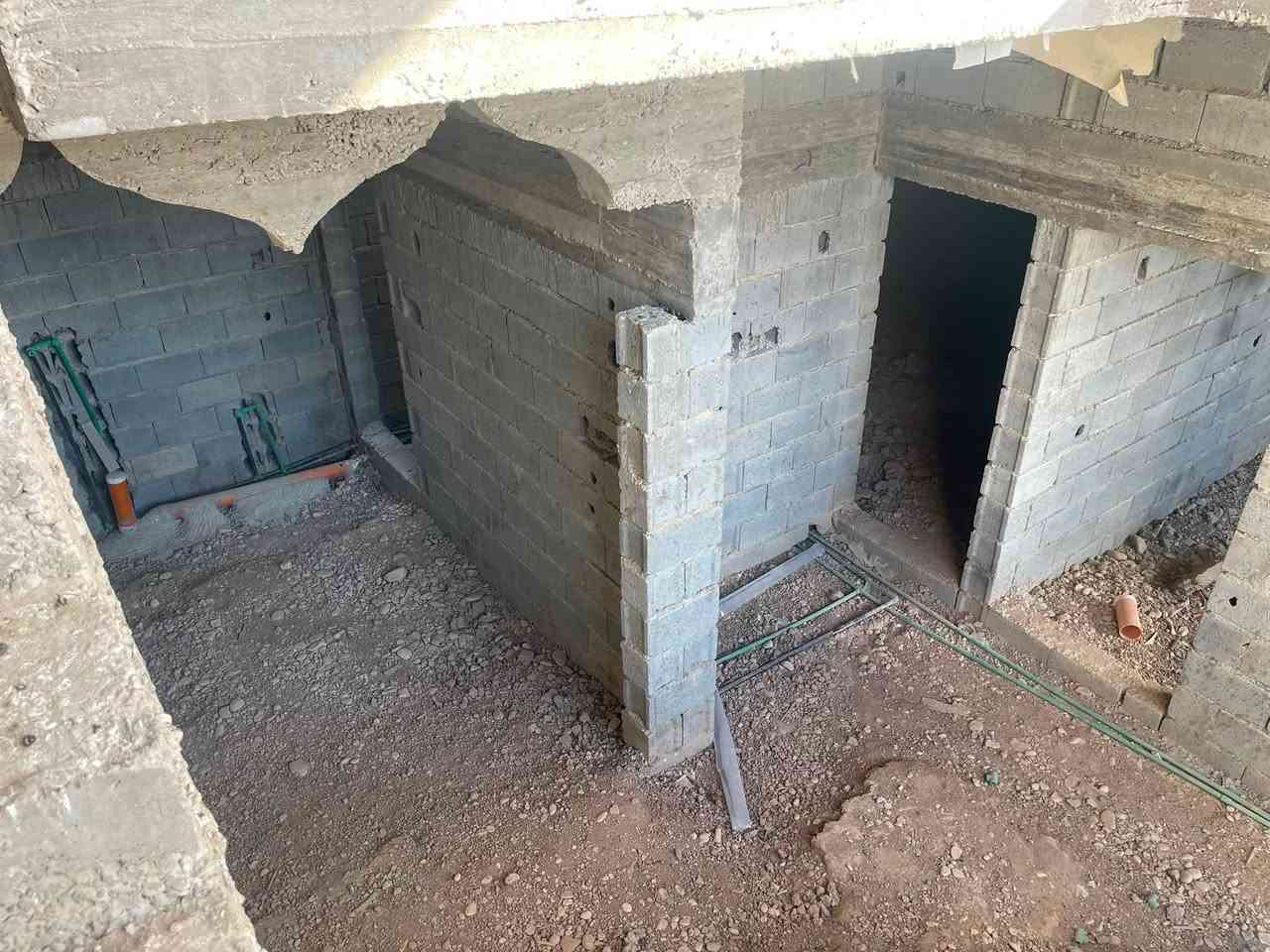 سلام عليكم من رخصه أدمن هيكل للبيع المساحه 100 متر مربع
10*10 يتكون غرفة نوم واستقبال ومطبخ مفتوح مع صاله ومجموعه صحيات وقاط ثاني غرفه جبيرة
مسوين مجاري وبواري وسبتتنكً حفرة صحيات
الموقع دارة كوناره كيعان حجي حازم فرع مجمع تمار للاستفسار اتصال على الرقم
***********

