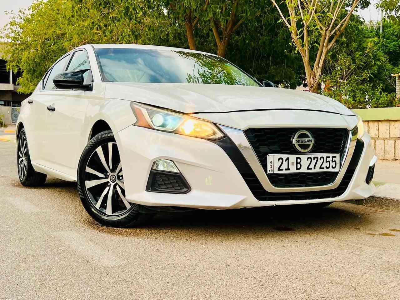 السلام عليكم
🚗 للبيع | نيسان التيما 2020 S 

✔️ الموديل: 2020
✔️ الفئة: S

المواصفات:

- محرك 4 سلندر 2.5 لتر اقتصادي وقوي
- ناقل حركة أوتوماتيك CVT
- تشغيل بصمة + تشغيل عن بُعد + بصمة ابواب
- داخل كريمي المرغوب
- مقاعد كهرباء
- شاشة لمس مع Apple CarPlay وAndroid Auto
- كاميرا خلفية دوارة
- حساسات 
- رادار أمامي، تحذير الاصطدام، ومثبت سرعة ذكي تحكمات بالستيرن جهتين
- كشن كهرباء
- نظام مراقبة النقطة العمياء
- جنوط رياضية 19 إنج
- إنارة LED لايت ليد
- مكيف ممتاز منفصل تبريد ثلج 
- مانع انزلاق سبايدر جناح خلفي

حالة السيارة:
✅ الضرر ربع بونيد صبغ + باب مبدل بلاد نفس اللون  بدون أي ضرر بالداخل بيها بارد بسيط بالقمارة اثر التحميل مايبين بالعين المجردة فقط بالسونار صور السونار والضرر بالمنشور
✅ رقم سليمانية الجديد 
✅ السيارة نظيفة جداً وجاهزة للاستخدام بدون اي مصرف ممشى السيارة 93 ميل گير ومكينة وكهربائيات كلها بشرط وين ميعجبك افحص 
ملاحظة عندي فيديو كامل للسيارة اللي يحب ادزلهيا عالخاص

📍 الموقع: قضاء كلار تابع لسليمانية
💰 السعر المطلوب 137 وبيها مجال بسيط 
📞للاستفسار الاتصال عالرقم ***********
