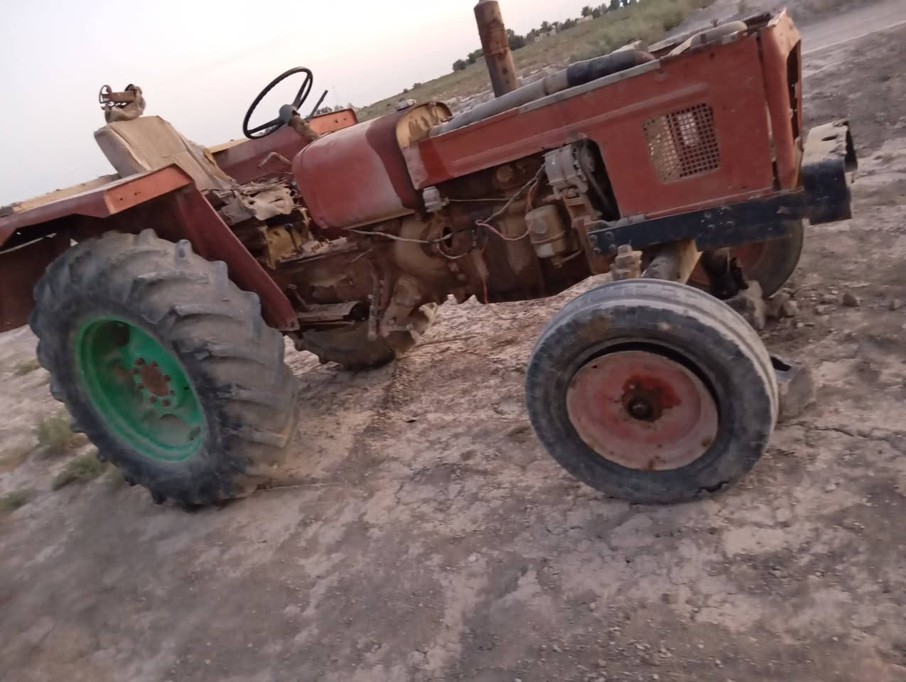للبيع عنتر 88متروكه صارله 3 سنوات سعر 2وبيه مجال مكان بابل الشوملي *********** مو شراي لا تعبني رجائن
