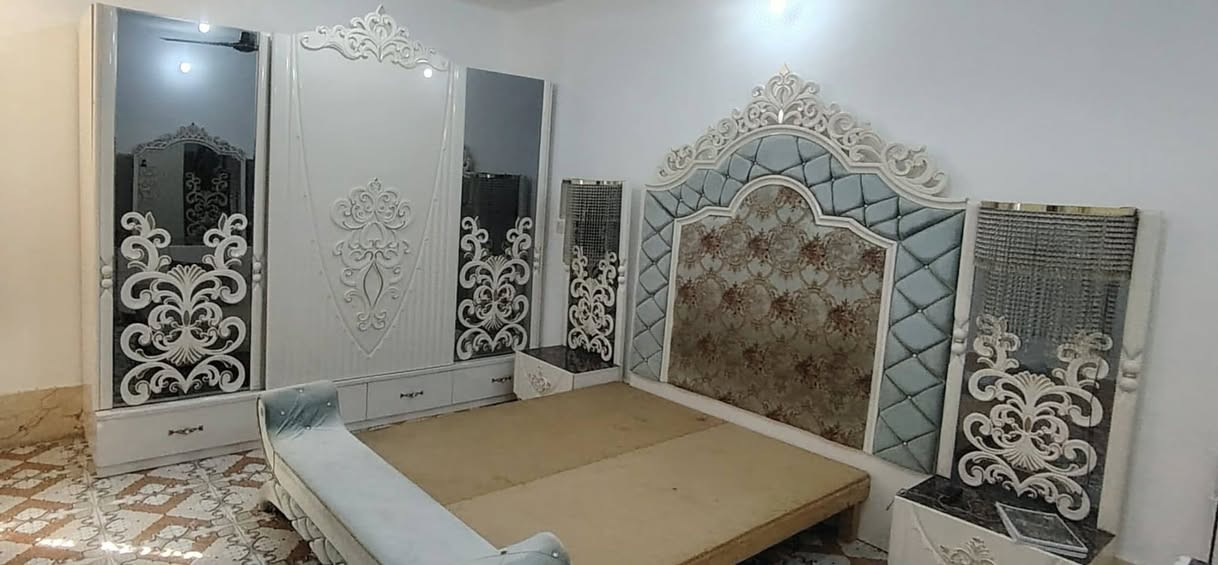 غرفه تركي للبيع خمسه باب نظيفه جدا الجربايه تسكام   للمعلومات أكثر الاتصال على *********** و ***********
