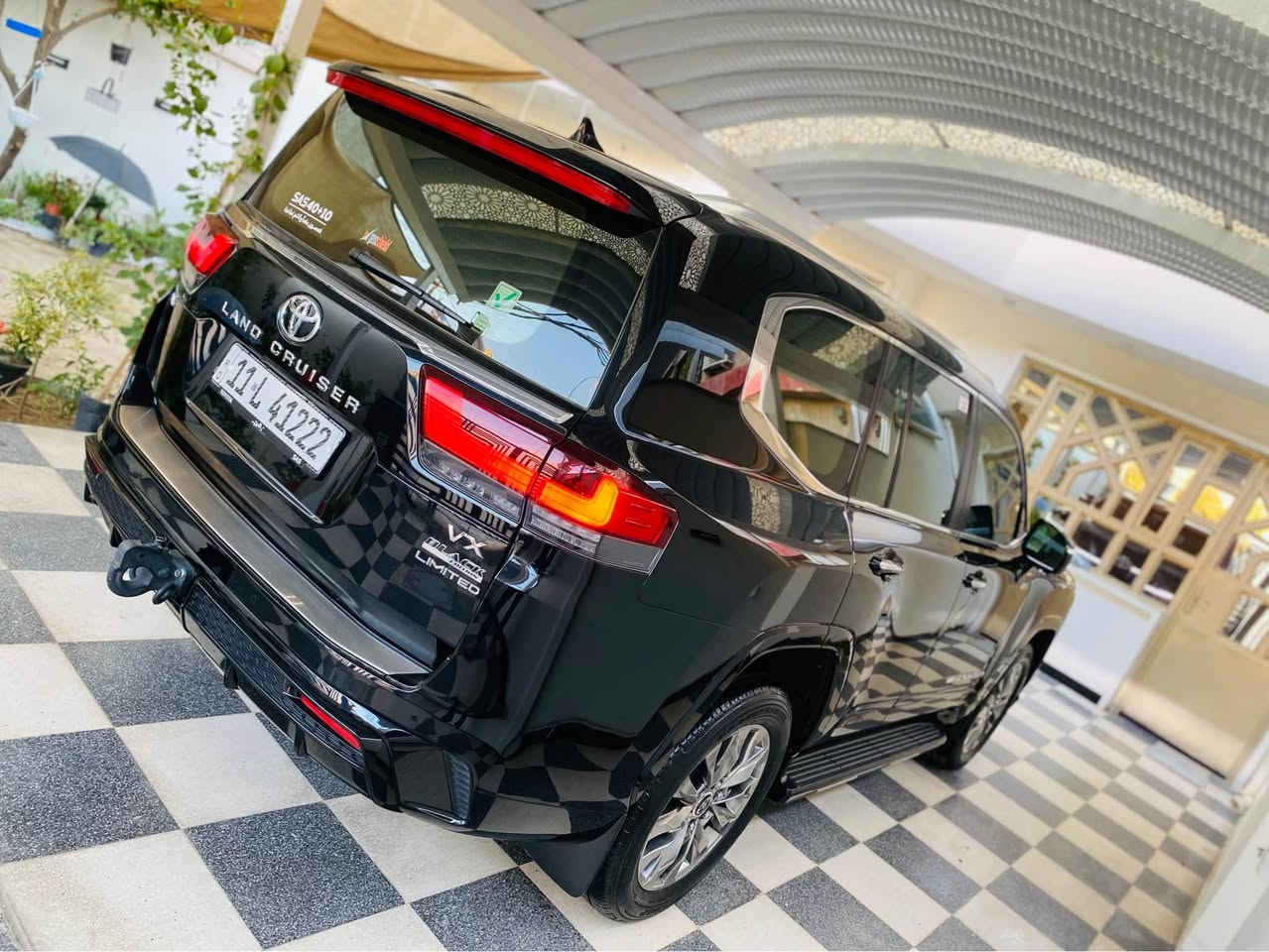 السلام عليكم 
بعد التحية والتقدير 
تويوتا لاندكروز 2024 VX BLACK LIMITED باب اول SAS تطبيق كفالة عامة صبغ بارد رصعة شخط تبديل تعديل كفالة من كل شي بااسمي تحويل ثاني يوم السيارة كلش جديدة
العدة والكاعيات والسماعات موجودات تخم تاير محرك كير كهربائيات كلة بشرط ماشية 37 الف كيلو 

المواصفات 
رادار امامي جانبي خلفي
‎5 بصمات 
فتحة
بردة خلفية 
تحكم ستيرن فول
كراسي كهربائي 
لايت امامي 3 عدسات
‎كامرات 5 
‎كراسي خلفية كهرباء + تبريد 
‎كراسي امامية تدفئة تبريد +كهرباء+ ميموري 
‎شاشة جبيرة
شاحن لاسلكي
شاشات خلفية 
‎فتحة سقف بصمة 
‎تعديل مسار 
‎سماعات JBL
‎دشبول ديجيتل 
اوتو هولد
‎سايد بريك دكمة
‎ستوب لايت ليد
وبعد هواي مواصفات
السعر 748 وبيها مجال
***********
مكاني بغداد العامرية بااسمي تحويل مباشر 
اخوان لتقارنها بوحدة بيها ملاحظات ومتعوبة سيارة جديدة ومكفولة من كل شي 
تحياتي بغداد, العراق
