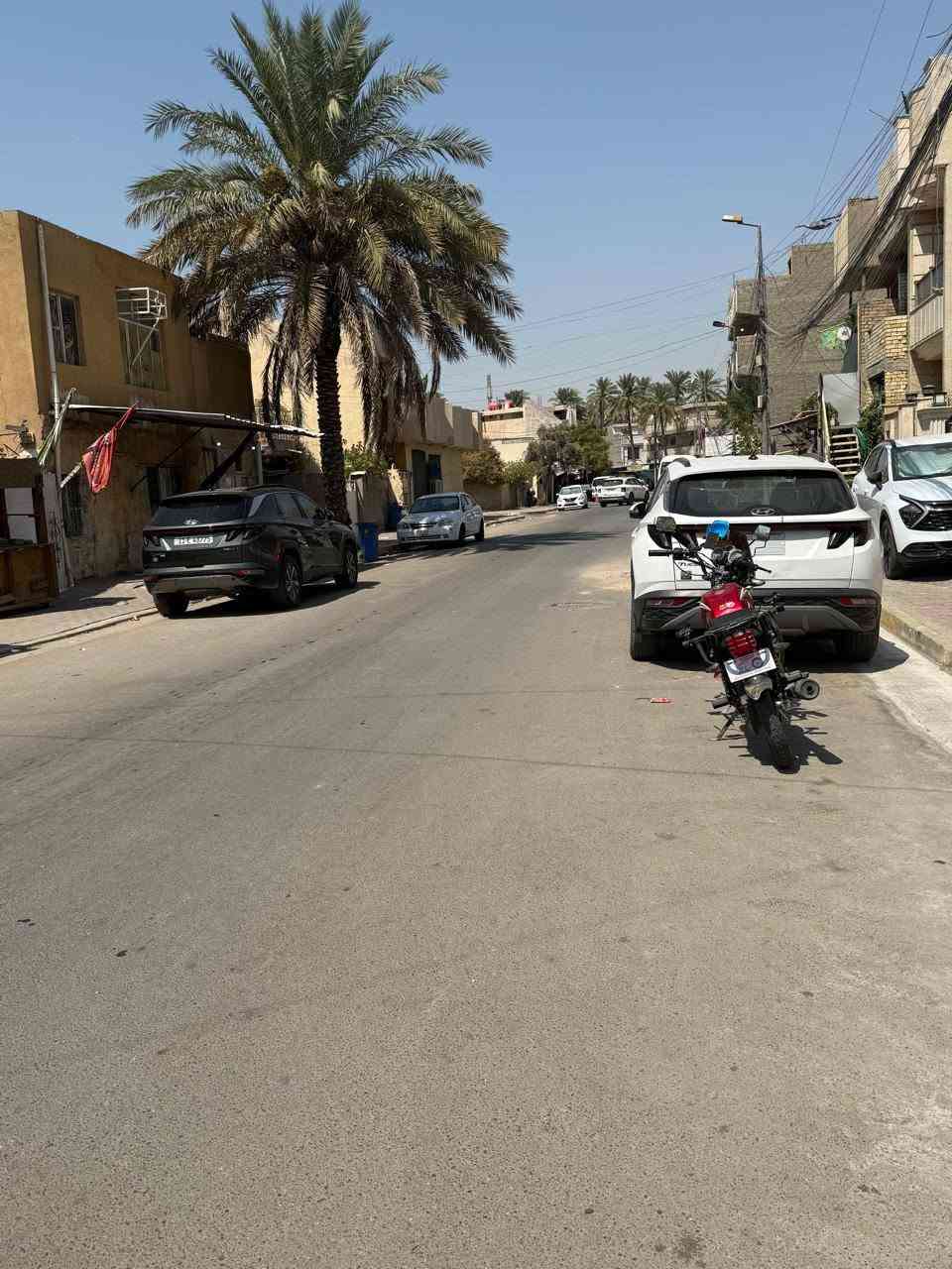 دار للبيع مساحة 240م الواجهة 12م النزال 20م في منطقة الكريعات تحديداً في الكويتي شارع القرغلي م334 ز10 د13 (موقع تجاري بصف الركن) عرض الشارع 12م سعر المتر  (2,800,000)  مليونين وثمان مائة ألف دينار عراقي قفل 🔒 للاستفسار الاتصال ***********
