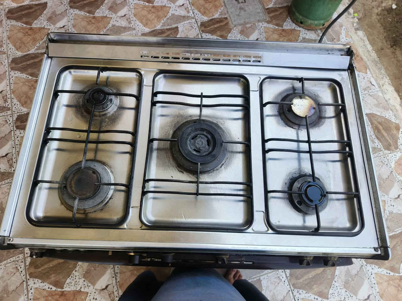 السلام عليكم
طباخ شغال للبيع السعر ١٥٠ الف نضيف ومابيه شي رقم الهاتف,***********
