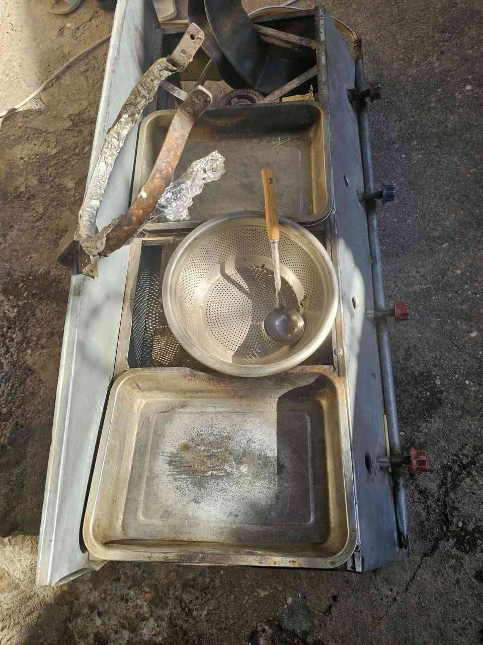 للبيع طباخ وتنور غاز وبنكات ثنين بسعر مناسب الشراي يتصل او يراسل***********
