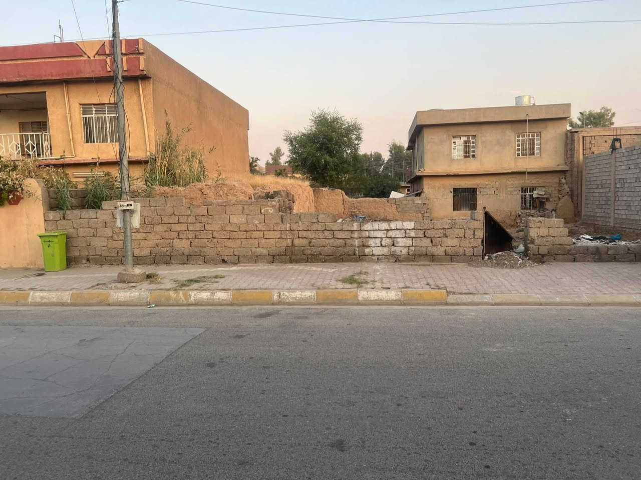 قطعة ارض ٤٠٠م اليرموك طبك بيت الجياد مقابل بيت صالح الجاسم الداوود الابعاد ٢٠ واجهة وعمق ٢٠ قريبة جدا من التجاري مقابل فلكة الساعة للاستفسار أكثر مراجعة مكتب الزغيت اوالاتصال على الرقم ***********

