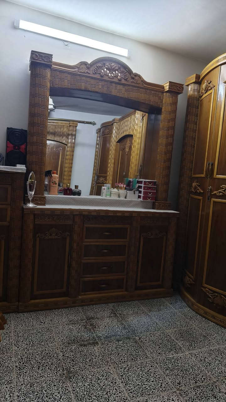 سلام عليكم غرفة البيع اخشاب سعر خاص رقم الهاتف
*********** اسيا
***********كورك

المكان موصل حي عدن قرب ثانوية الضحى للبنات

