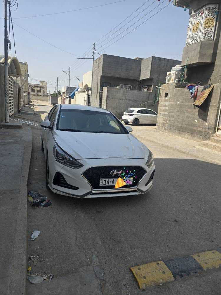 من رخصه الاخوه الادمنه المحترمين 
البيع سوناتا كوري موديل 2020 رقم بصره نكليزي تحويل بيها ضربه بلجاملغ الامامي وبيها تصليح مابيها صبغ السونار موجود راسلني وتساب ادزه الك جاهزه محرك وكير تبريد وطخم تاير السعر 127 العنوان البصره *********** البصرة, العراق
