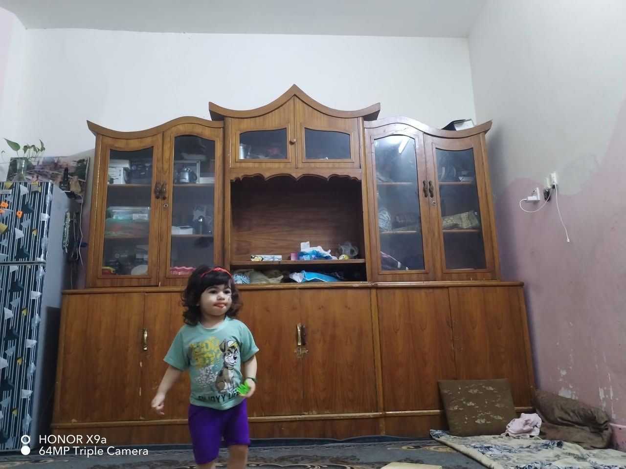 سلام عليكم هاذه المعرض للبيع نضيف جوه ٦ بيبان عوزه بس ٣ زواج يدات بالفين دينار سعره ١٥٠ الف حي العباس الفرع الأول ***********

