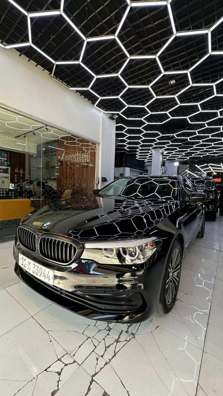 Bmw 530i 2020
واردخليجي وكالة العروش ماشية 100 الف كيلن
السياره فول مواصفات ١/١ محرك 4 سلندر  
سلايد
فول رادارات تحكمات سترين  
كشن حظن كهرباء حزام امان خزن كهرباء 
الكشان جلد كهرباء خزن ميموري كشن السايق والسكن 
اناره محيطيه داخليه متغيره 
كامرة خلفية + حساسات 
اوتوباارك اوتوهولد 
هاند بريك بصمه
مري شفط قلابه
داخل مشمشي
السياره جديده اي مسج اي نقص مابيها 
26.500$ 
السيارة احلى من صور 
***********
