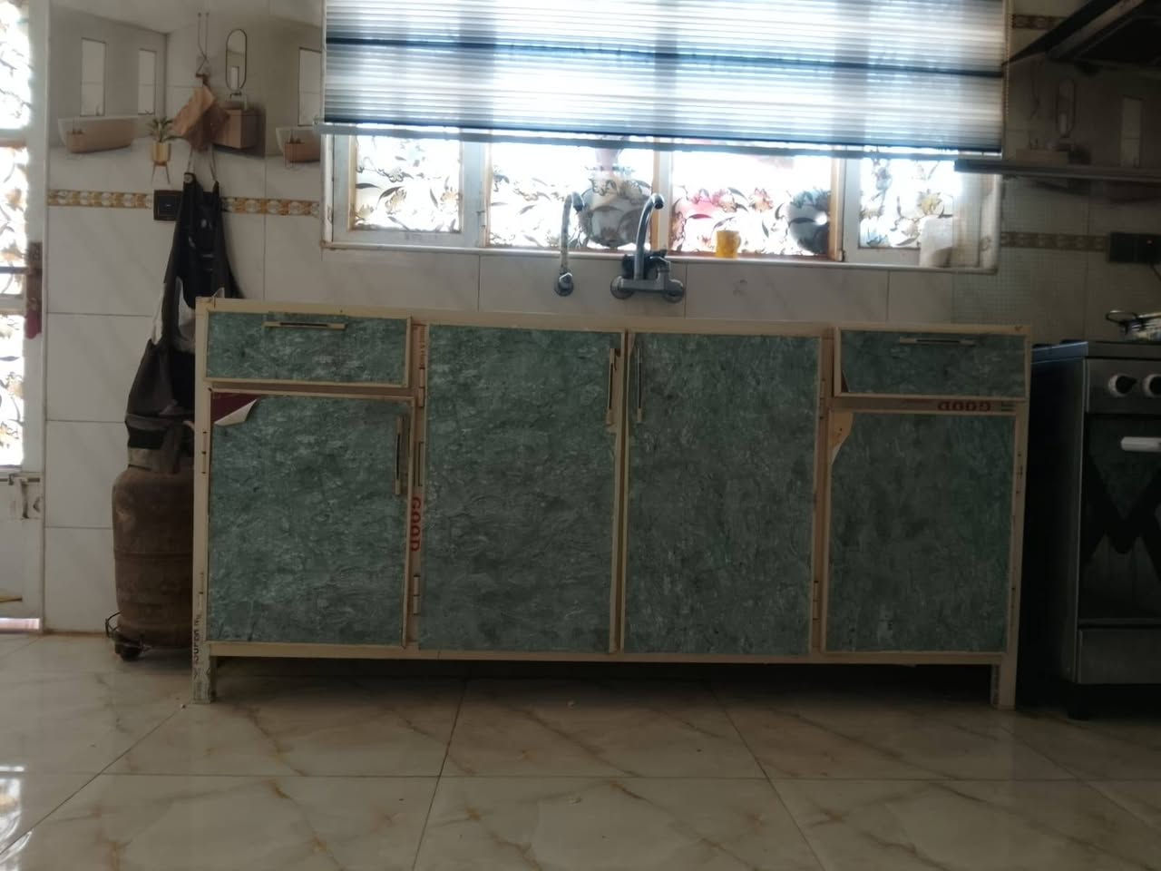 السلام عليكم كاونتر للبيع
ثلاث قطع للاتصال باستفسار سعر 250 وبه مجال 
مكان الكوت حي الجهاد 
***********
