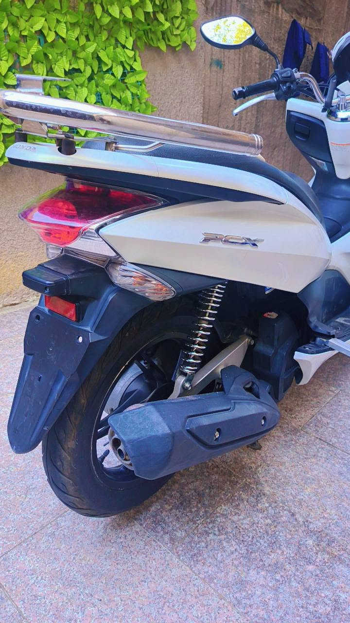 دراجة pcx ياباني الجيل الاول للبيع السعر ١٤ ورقة مكاني بغداد المدينة رقم الهاتف ***********واتس اب بغداد, العراق
