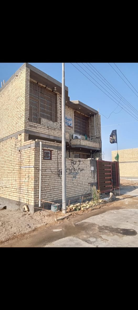 مجمع الدار السكني مقابل مدرسة التكافل الابتدائية.. بالكوكل تطلع الخريطة ...
اكتب مدرسة التكافل الابتدائية.
محتويات البيت ////
3 غرف ويمكن بناء وحده بعد يكون 4 غرف 

الطابق الأول(الأرضي) غرفة و مطبخ واستقبال وصحيات داخلية وخارجية و بلكونه ومنور وساحة ومكان مغسلة ومخزن اسفل الدرج  وصالة .

الطابق الأول ( العلوي) البعض يسمية طابق ثاني .
غرف 2 و صالة و صحيات كبيرة وبلكونه عدد 2//***********
