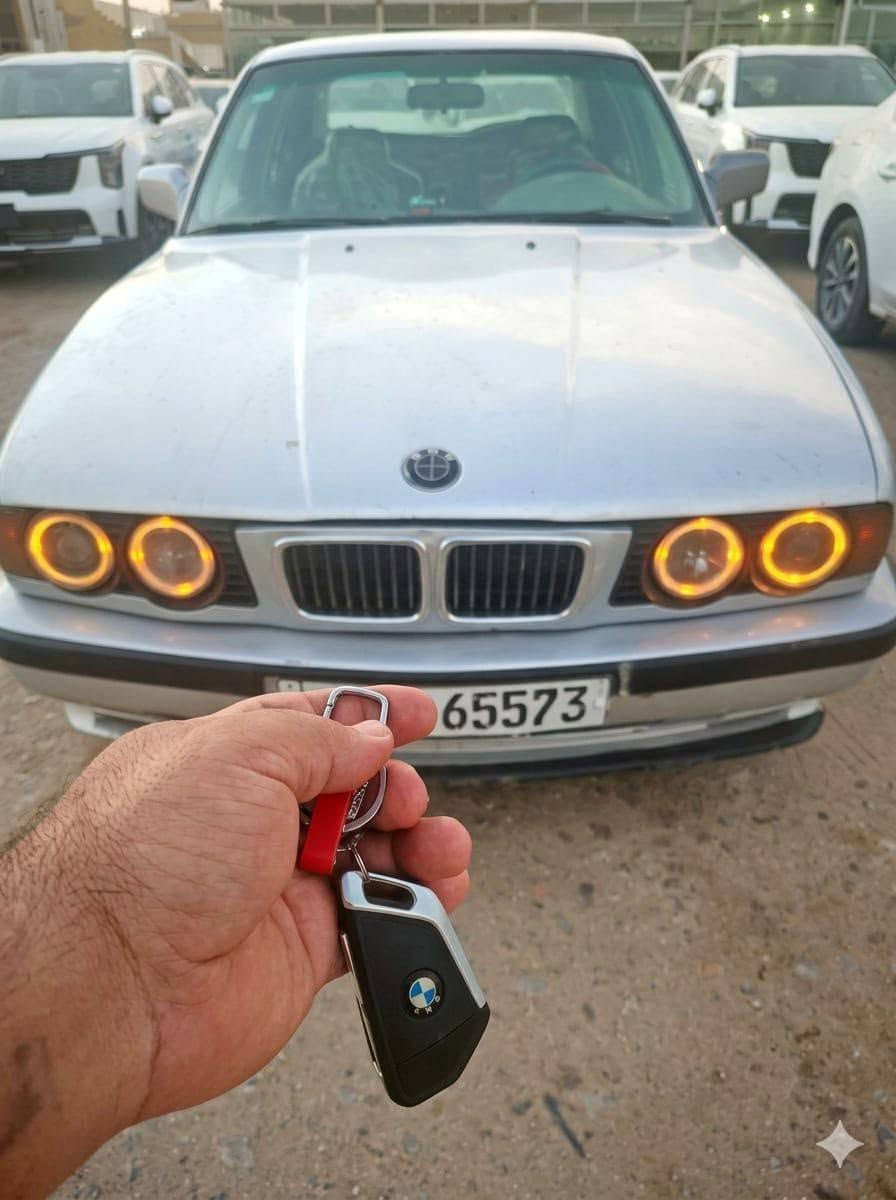 بي ام91

حجم 530

رقم بغداد نكليزي قبل كم شهر حولتها 

يعني  تحويل ثاني يوم هزه جديده سنويه لل29 كفاله ضربه فقط صبغ جماليه  

كير مكينه حاويه جديد 

مكينه سته مفتوح 3500حجم  المرغوب يعني ماكو صرف  تبريد منضومه كامله جديد ثلج   صدر جديد كله بلاد 

تخم تاير لايت زنون نهار
السعر 45 وبيها مجال ***********
