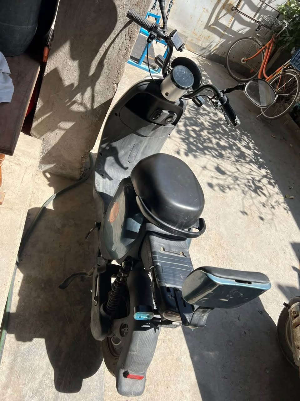 سلام عليكم دراجة شحن فول✅ مواصفات كهربائيات شغالة ملفها 1000واط 🔋تايرات كله جدد بطاريات 4 بس (منفوخات) سعر 300 وبيها مجال الطيبين مكان بغداد سبع ابكار 770 270 8870
