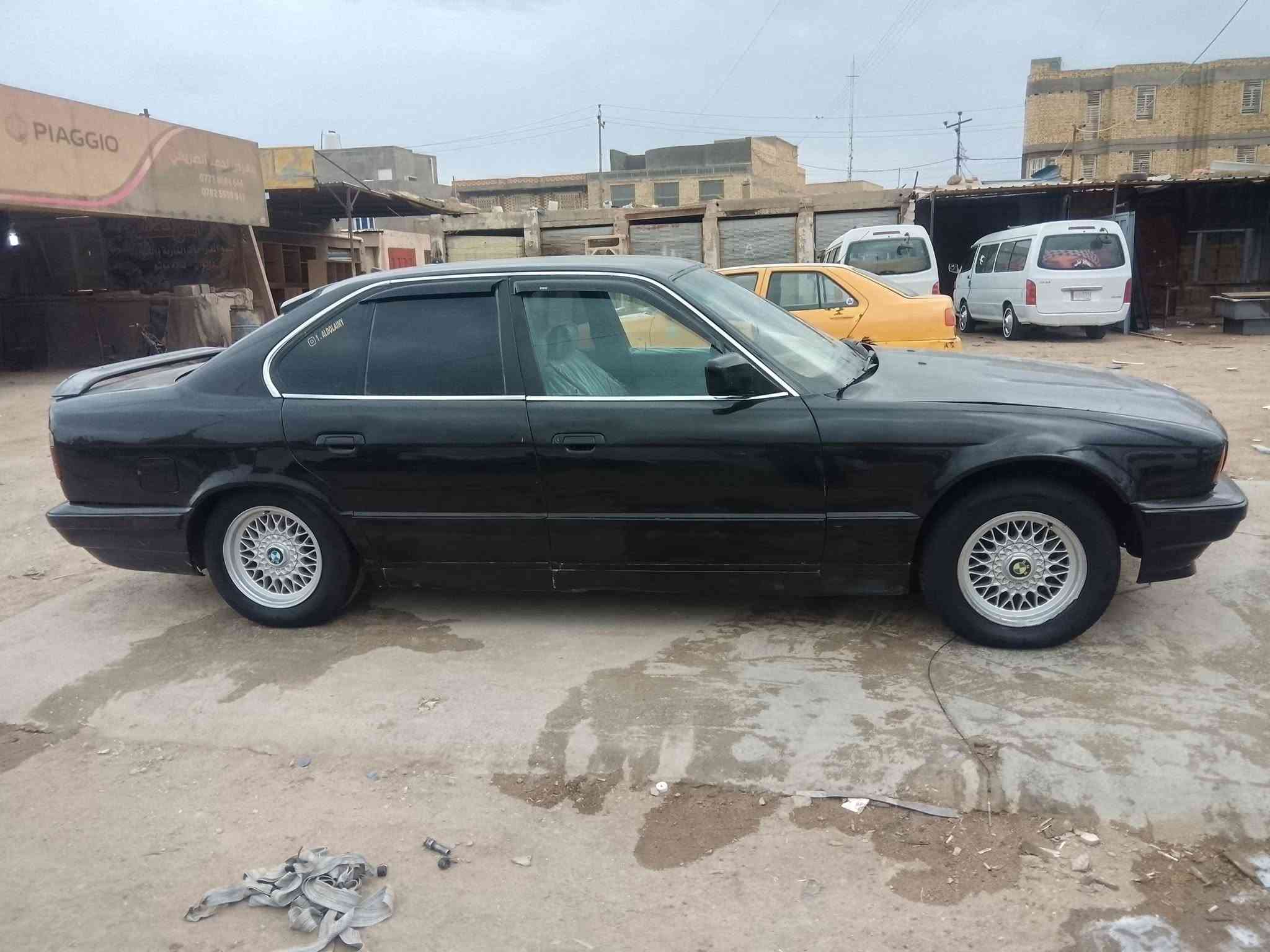 بي ام 535 • موديل 1990 • رقم بغداد