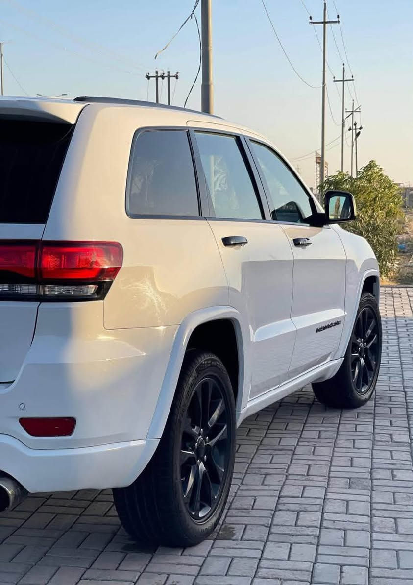 سلام عليكم. جيب 21  رقم سليمانيه بسمي
وارد امريكي حادثها جاملغ وبنيذ بدون ضرر شواصي

ومبدل بلادي

كير مكينه شرط برغي ممفتوح بيهم. وتبريد حداديه تخم تاير. كله جديد وشرط

ماشيه ٧٦ قابل للزياده

مواضفات بلاك توب 

سعرها ٢٦٠ 
 
اخوان رجاء السياره متعوب عليها وتجي واتشوف بعينك ميعجبك السعر على راسي بس. راجاء اعبر. منشور والله يرزقك. 

***********
