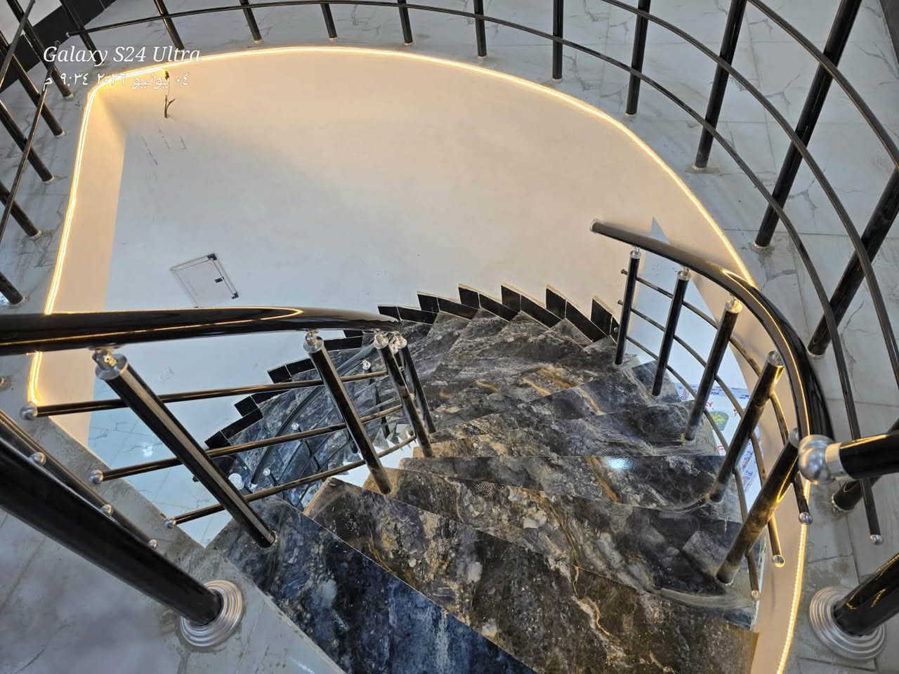 البو نيسان
بيت للبيع
المساحة. 175m
 واجهه 7  نزال _ 25
 للاستفسار واتس او اتصال ***********
