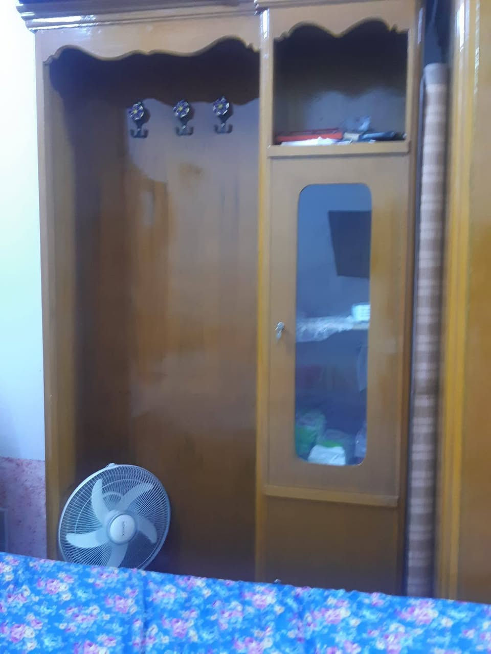 عندي هذني الاغراض البيع ***********
