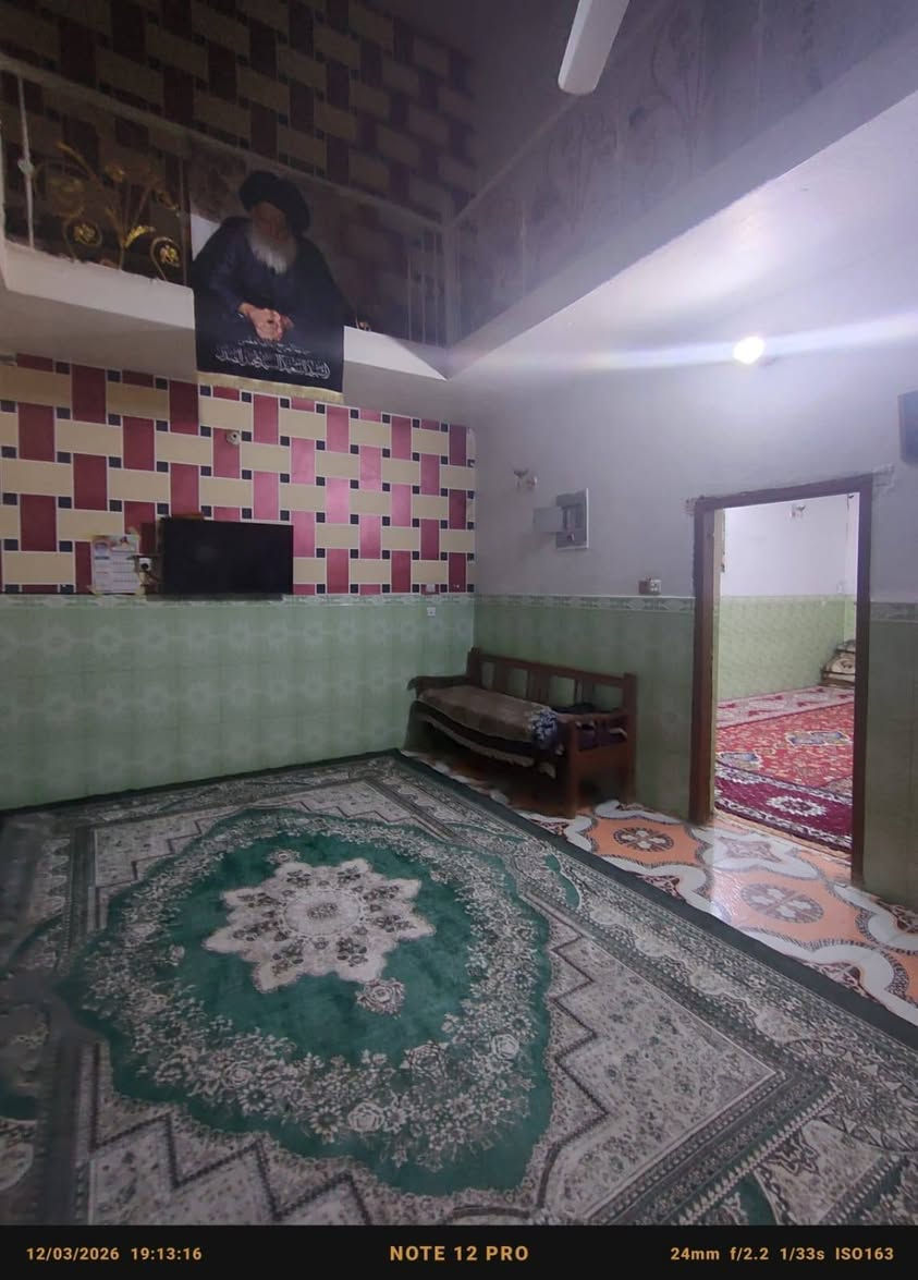 سلام عليكم ورحمة الله
بيت للبيع مساحه 200م طابق ونص طابو صرف 

4غرف نوم 
صاله مفتوحه قاطين 
ستقبال 
مطبخ 
حمامات عدد 2
منور 
ساحه مع دكان 
منطقه حي زهراء قرب حي العامل 

شراي يتصل ع رقم 
***********
