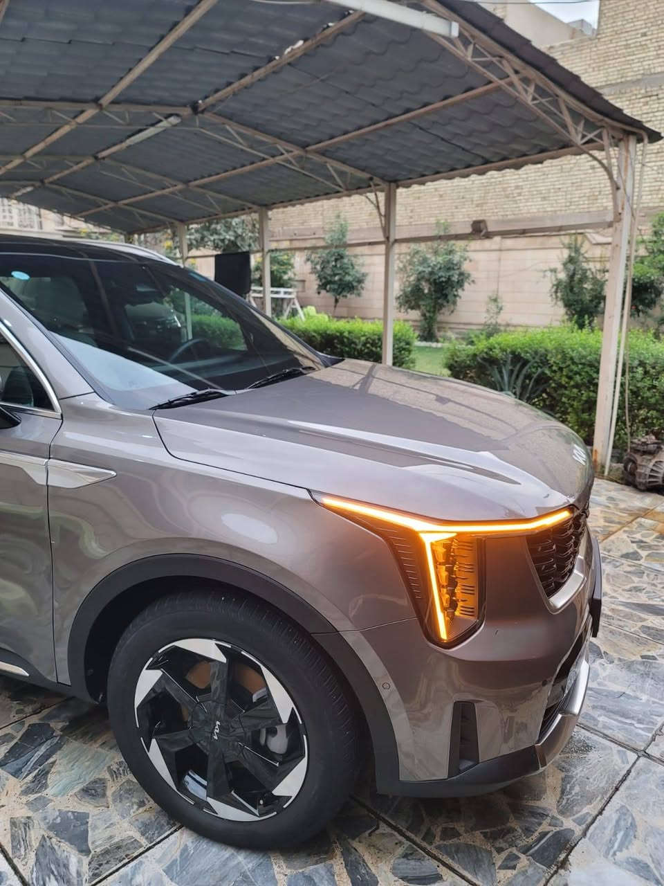 عرسلام عليكم اخوان للبيع سورنتو ٢٠٢٥ وارد امريكي هايبرد فول مواصفات للاخير sx pristige معروفة مواصفاتها وهاي جزء منها 
المواصفات.
٢قطع تبريد
بنوراما قطعتين 
اشاير بل مري
بصمه
دخول ذكي
تشغيل عن بعد
كشنات منفصل VIP 
كشنات تدفئه وتبريد 
كشنات كهرياء
مكينه ١٦٠٠ تربو هايبرد ٢٢٠ حصان ٤ سلندر 
٤سلندر تيربو
فور ويل
جنطه كهرباء
بردات خلفية 
شاشة جبيرة ١٢ انج متصلة 
دكم بيانو وديجيتال مو عاديية 
صور الحادث موضحه بل منشور
السعر ٣٠٠ وبيه مجال
مكانه بغداد.
الاستفسار أكثر ***********
