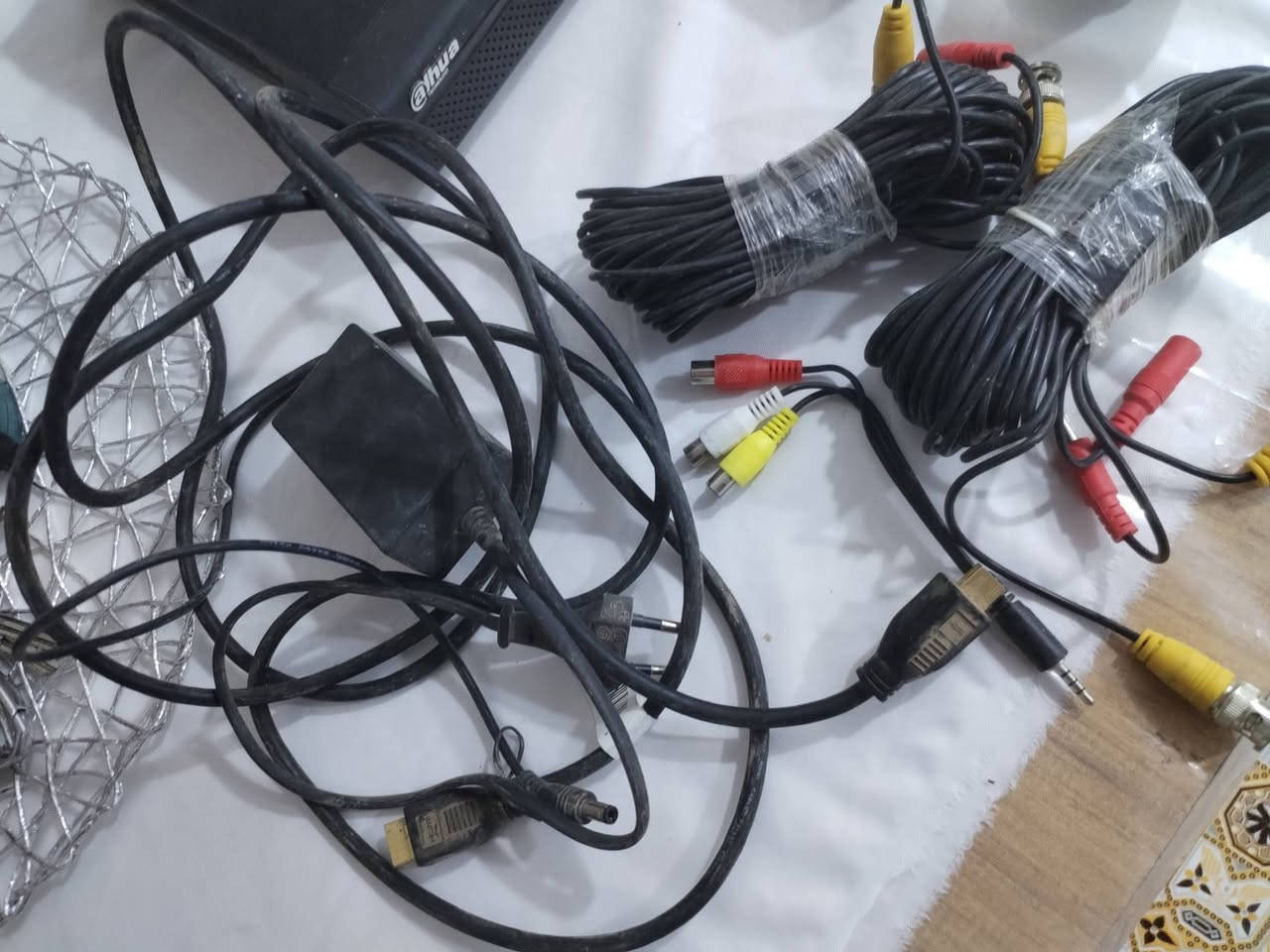 السلام عليكم 
 جهاز مراقبه DVR نوع دهوى 
شرط الشغل ع فحص لا تاخذهن قبل ماتفحص
كلهن الغراض شغالات مفحوصات
1 _2 جهازي ابو ٤ فيش
2 _  ماوس عدد ٣ وايرلس ١ وثنين واير متصل
٣_ كامرات عدد ٣
٤ فيش ومحولات وكيبلات
كلهن سعرهن ب١٥٠ وبيهن مجال لشراي
لتواصل *********** او تواصل ع واتساب
