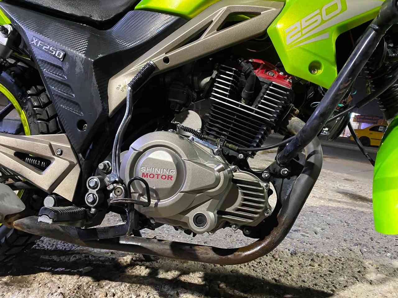 دراجة شاينك 250cc مرقمة
مكينة 250 تجي و 6 نمر 2023 مرقمة باسمي تحويل ثاني يوم وباي محافظة تصير تتحول 
 سنوية جديد بشهر الثالث مطلعها 
الدراجة مزوده من كلشي ما بيها اي نقص  وتوني موسيلها ادامة غراضها موجودة ايضاً للي متخاوف من سالفة المواد الاحتياطية
السعر مليونين و300 بيها مجال بسيط حك الشراي 
متواجد بس وتساب
***********
