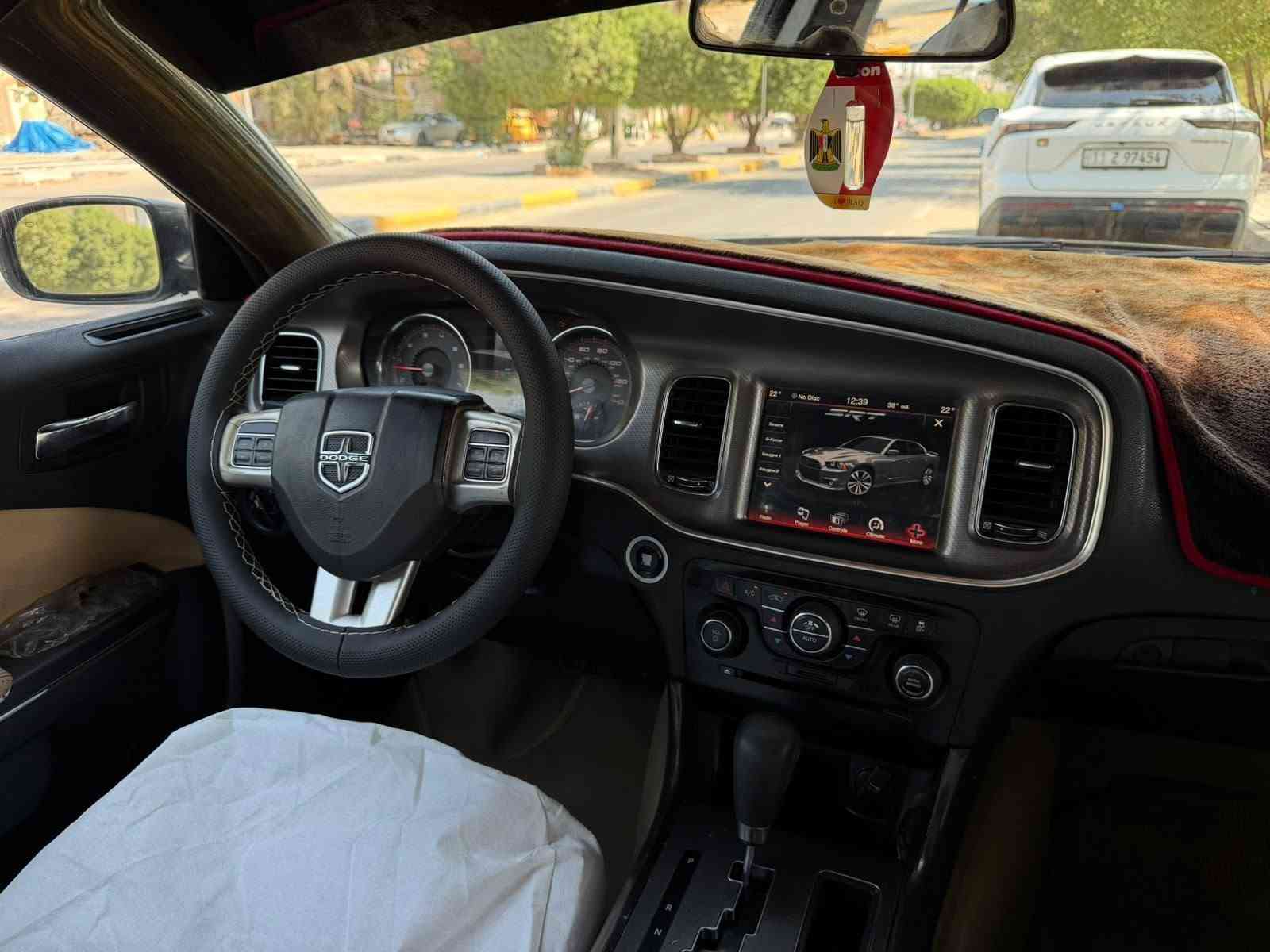 سلام عليكم البيع 🩶

جارجر مديل 2014وارد امريكي حادثه جاملغ وبنيد فقط وبيه دور جاملغ خلفي بس والباقي كفاله عامه ضربه وصبغ ومحرك وكير وحداديه وتبريد وتخم تاير خير من الله السياره كلش جديده وحلوه ومابيه كل نقص فول موصفات عده الفتحه محرك 6اسلندر 3600شاشه جبير كامره ويل كب ماشيه 200الف حقيقي منضومت زنون تحكم استيرن بصمه بصمت ابوب جلد كشنات كهرباء رقمه بغداد دولي تحويل مباشر السعر 127هاتف ***********موقع السياره كربلاء اخون السياره كلش نضيفه وحلوه
